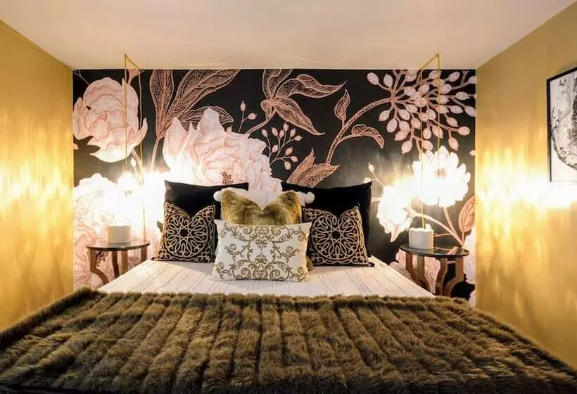 پانسیون Designer Condo In Hip Zen Yard! Midtown Phoenix!