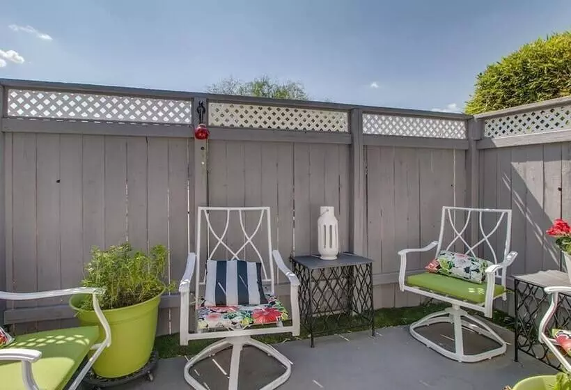 پانسیون Designer Condo In Hip Zen Yard! Midtown Phoenix!