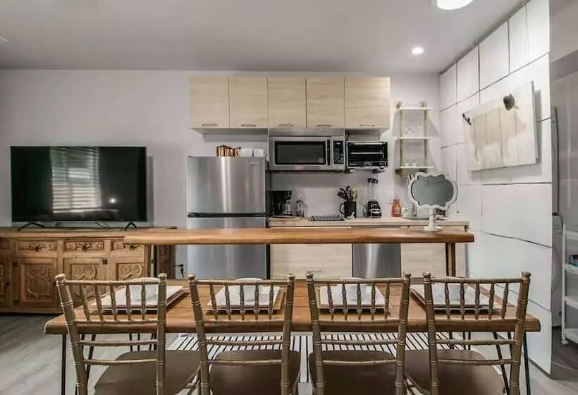پانسیون Designer Condo In Hip Zen Yard! Midtown Phoenix!