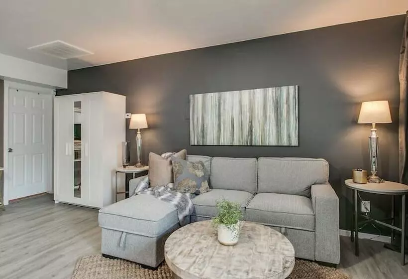 پانسیون Designer Condo In Hip Zen Yard! Midtown Phoenix!