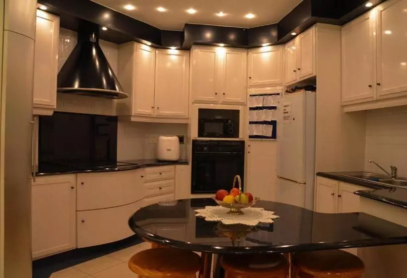 The Sandringham Bed & Breakfast And Self Catering