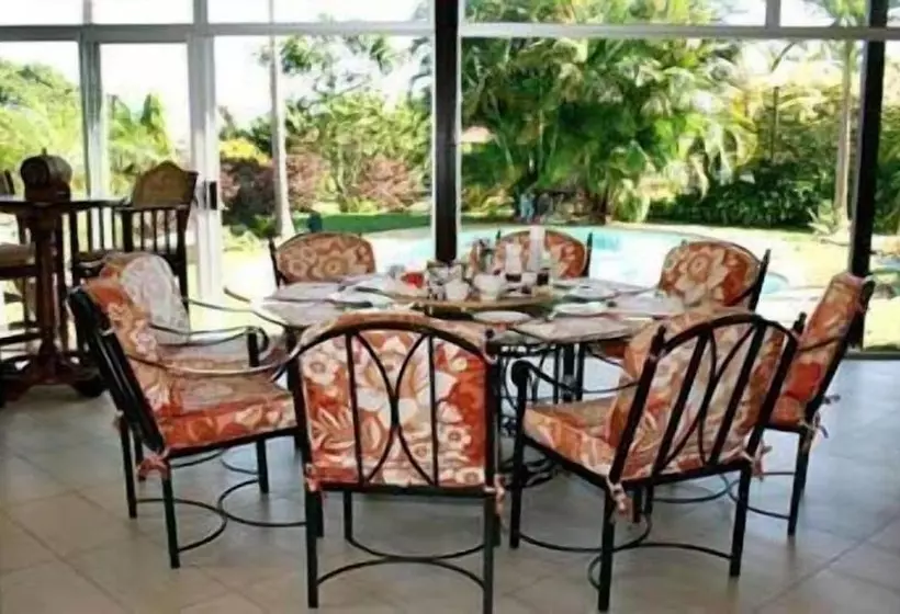 The Sandringham Bed & Breakfast And Self Catering