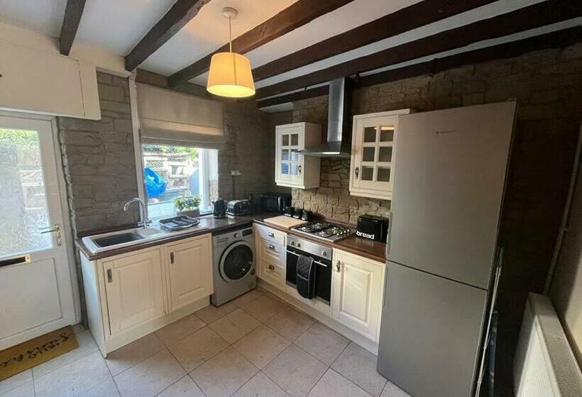 Cosy Cottage With Beautiful Mountain Views