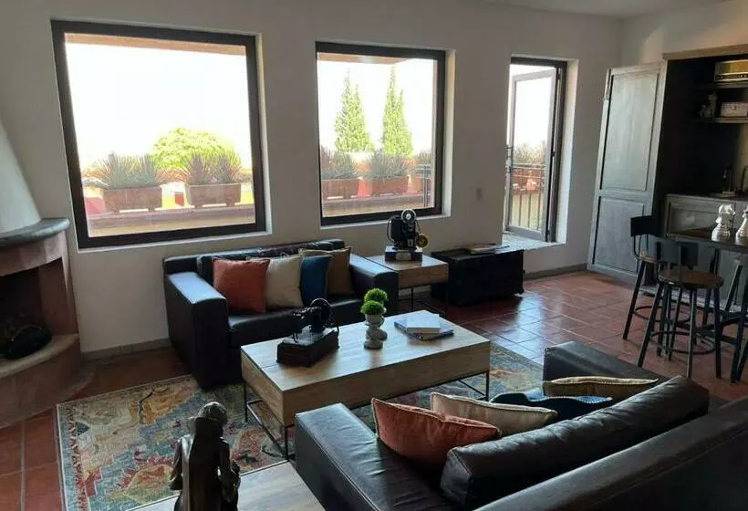 Cousy Condo San Rafael, 3 Blocks From The Parish, Pool, Bbq And Terrace