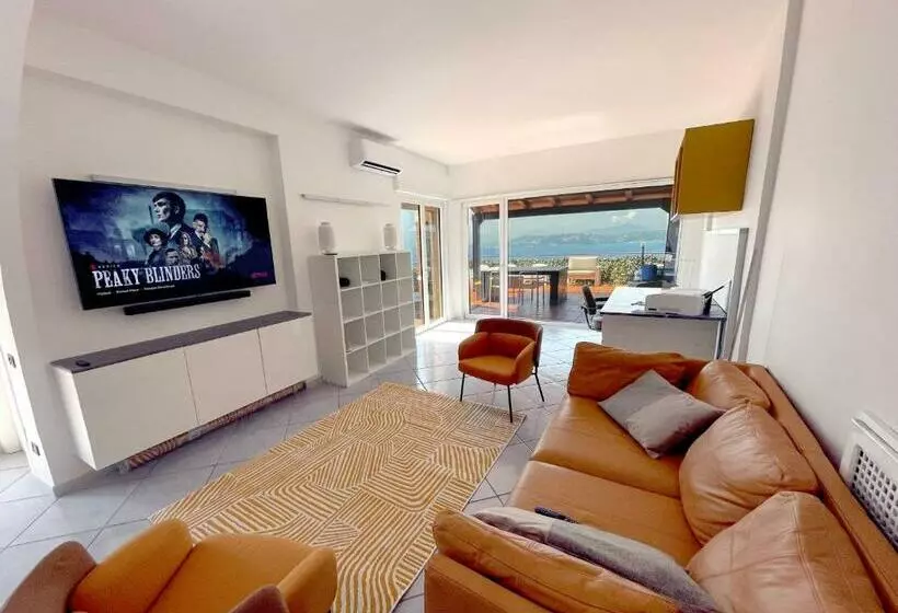 Stunning Penthouse In Naples With A Breathtaking View