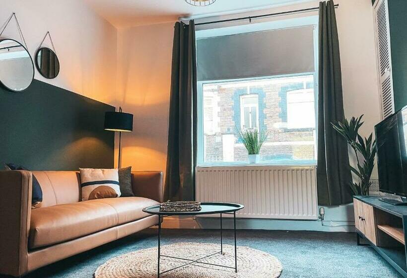 Coronation House By Solace Stays