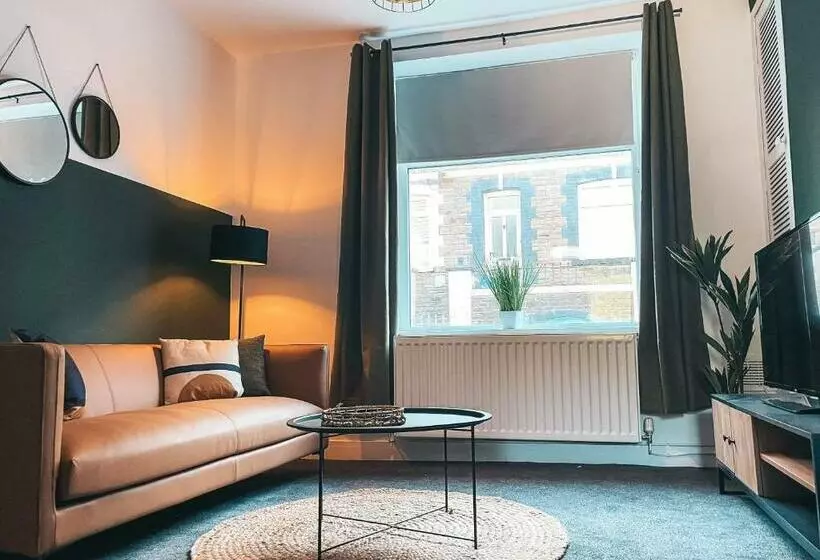 Coronation House By Solace Stays