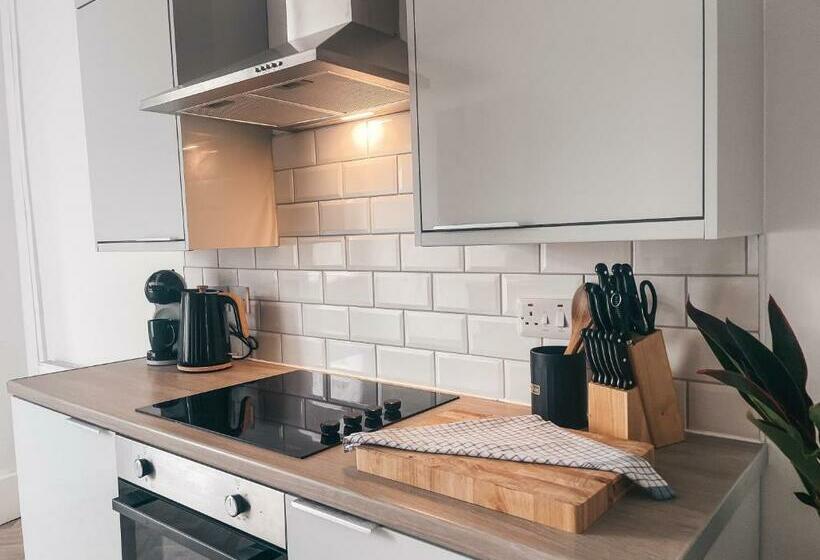 Coronation House By Solace Stays