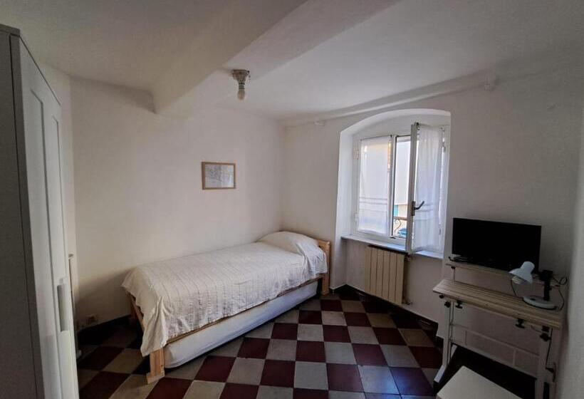 In Piazzetta A Nervi