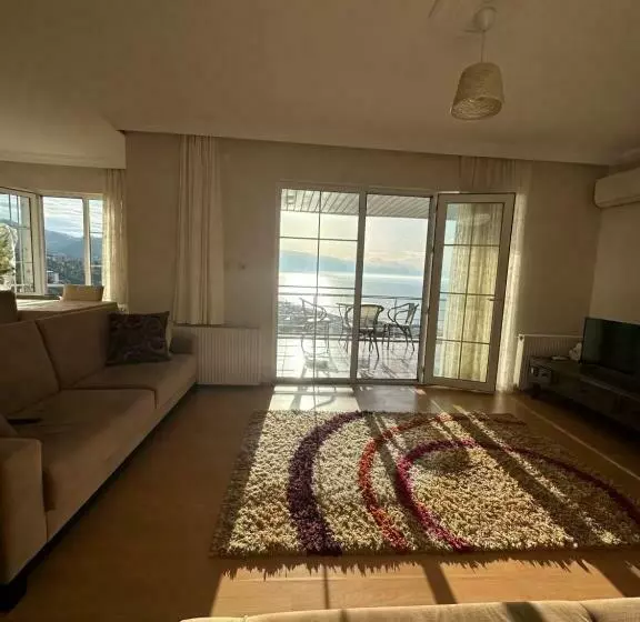 Manzara Dağevi