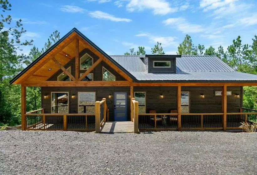 Vacana Do Not Disturb Couples Secluded Cabin, Hot Tub, Firepit, Pet Friendly