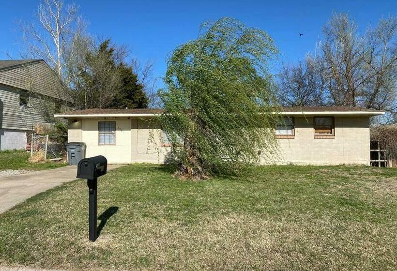 Just Outside The Base Home On Nw 41