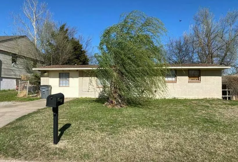 Just Outside The Base Home On Nw 41