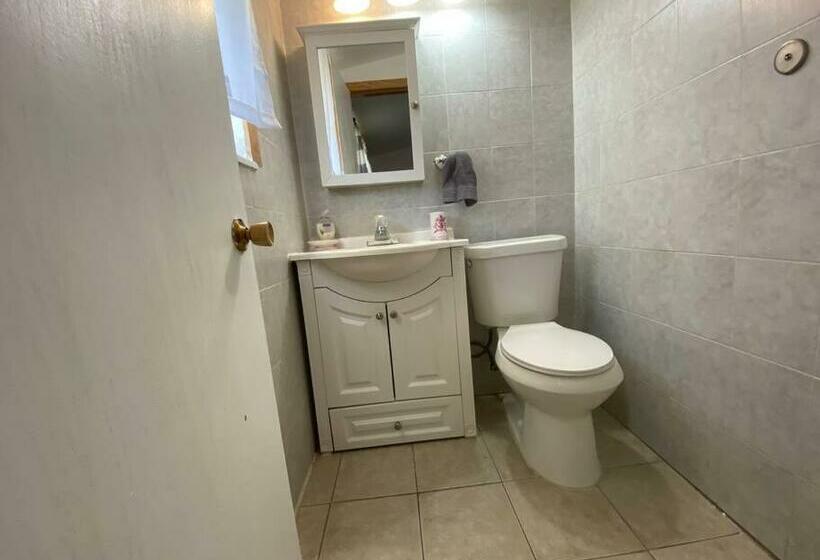 Just Outside The Base Home On Nw 41