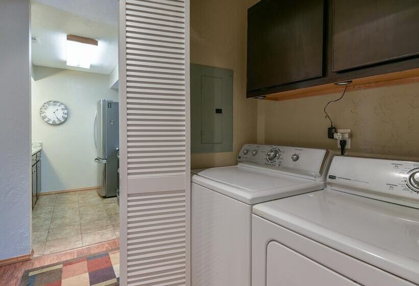 Matchplay Resort Amenities W/ Indoor Pool Comfort Meets Style And Fun!