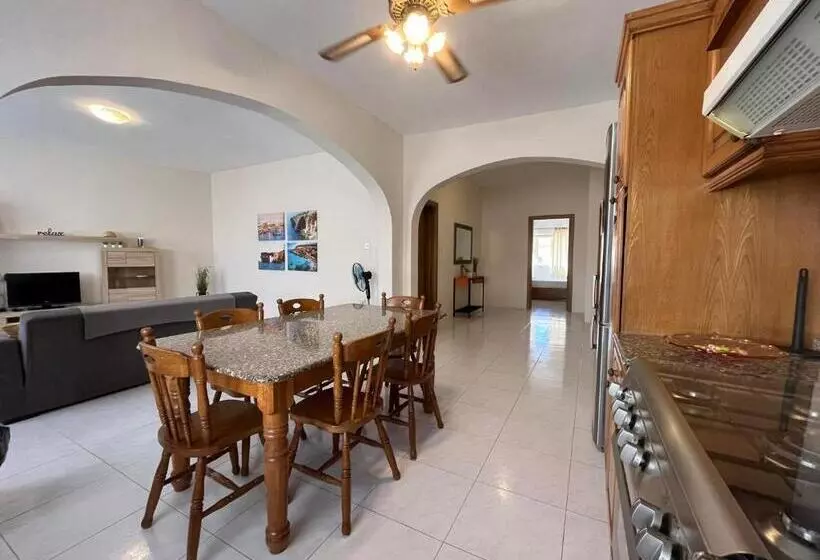 Nr41 Holiday Apartment   Close To Village Centre, Promenade, Shops & Restaurants