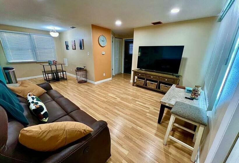 The A.g.e House Minutes To West Fl. Beaches