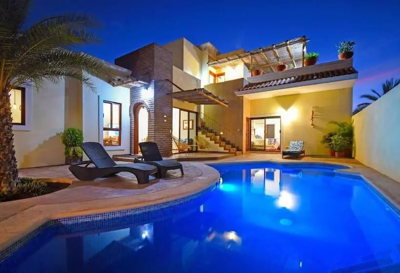 Oceanview Rooftop Private Pool Game Room & Bar