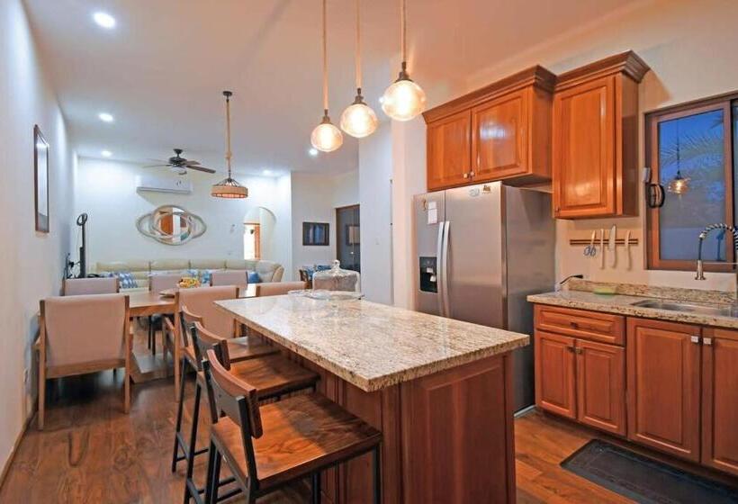 Oceanview Rooftop Private Pool Game Room & Bar