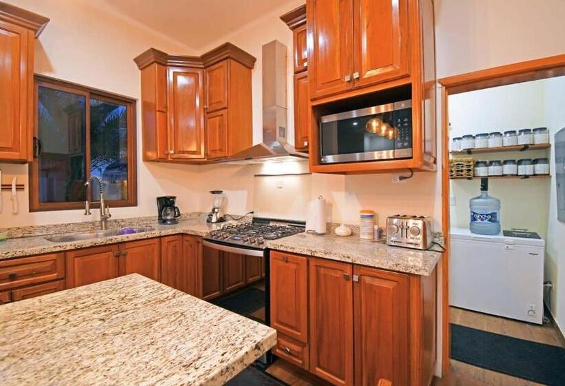 Oceanview Rooftop Private Pool Game Room & Bar