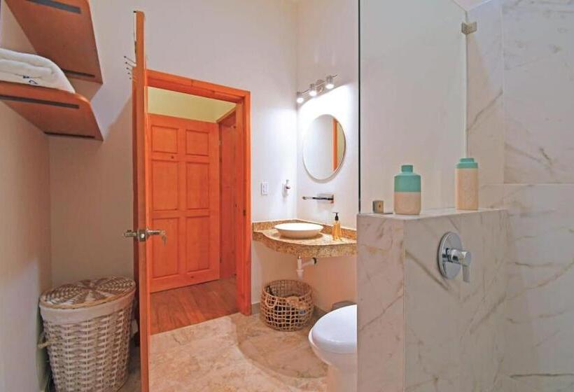 Oceanview Rooftop Private Pool Game Room & Bar