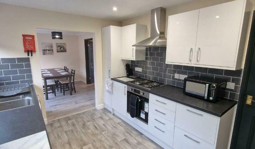 Shirley L, Milton, Cambridge, 4 Br House, Newly Refurbished