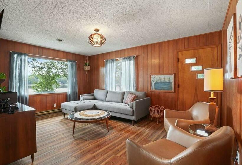 The Beverly On Buena Lake