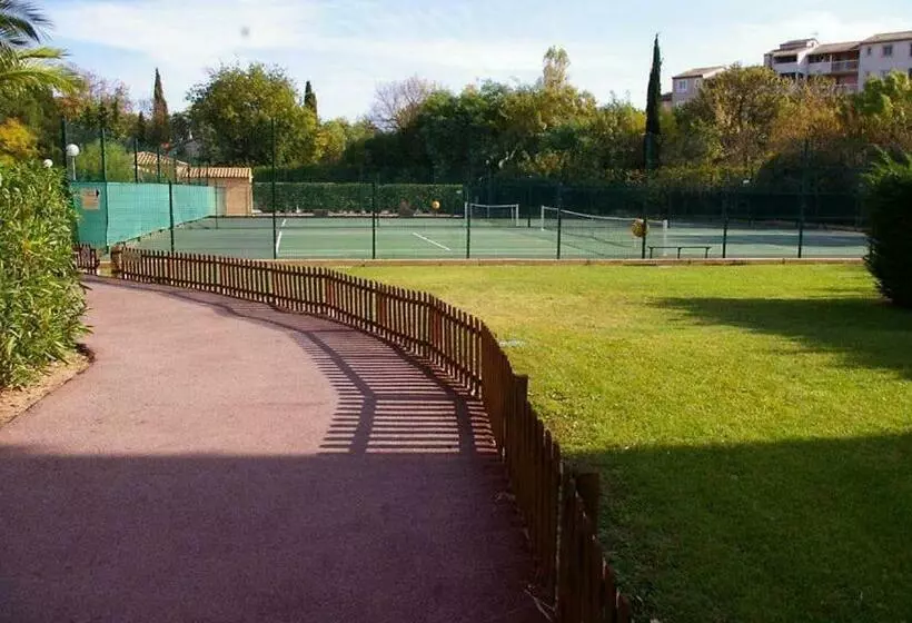 Appartement T2 Dans Une Résidence Calme Avec Piscine, Terrain De Tennis, Pétanque Et Proche De La Me