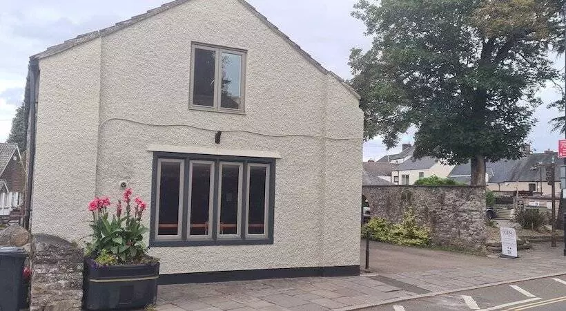 Charming 1 Bed Loft In Caerleon