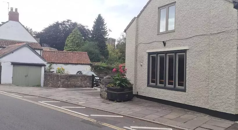 Charming 1 Bed Loft In Caerleon