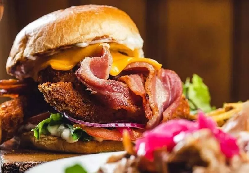 Charming 1 Bed Loft In Caerleon