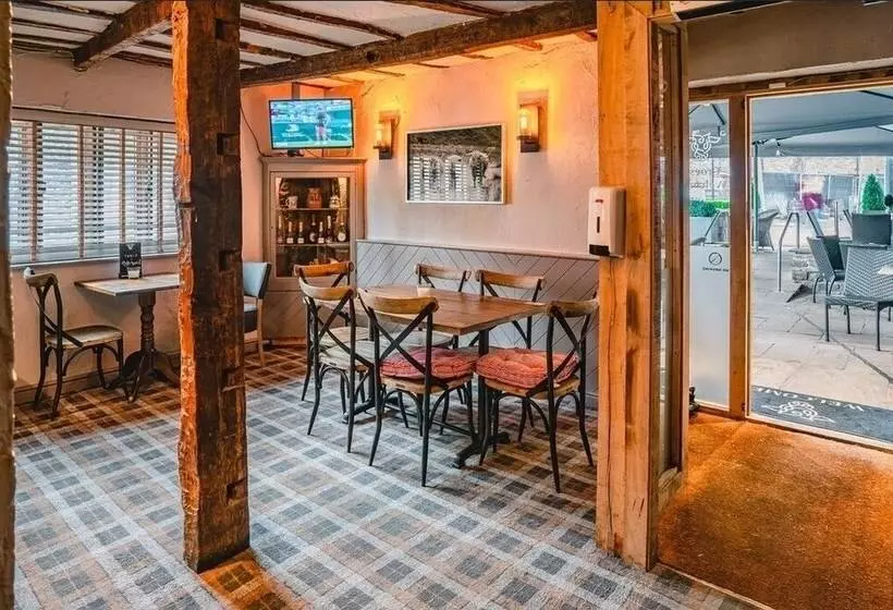 Charming 1 Bed Loft In Caerleon