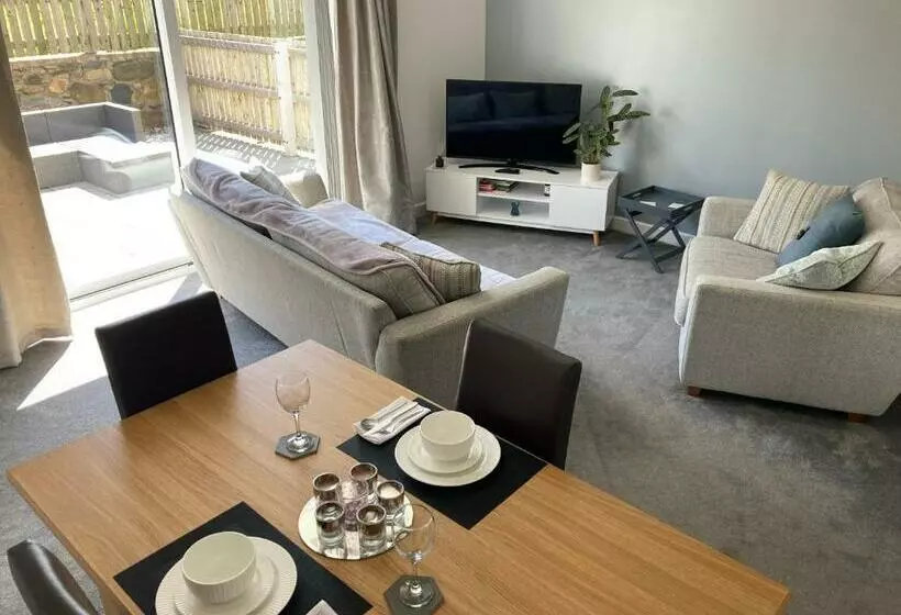 Cozy & Spacious Home In The Heart Of Snowdonia