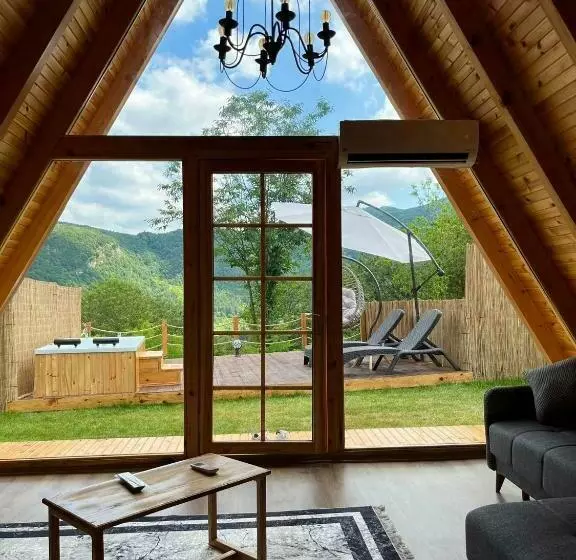 Sapanca Havuzlu Jakuzili Süit Bungalov