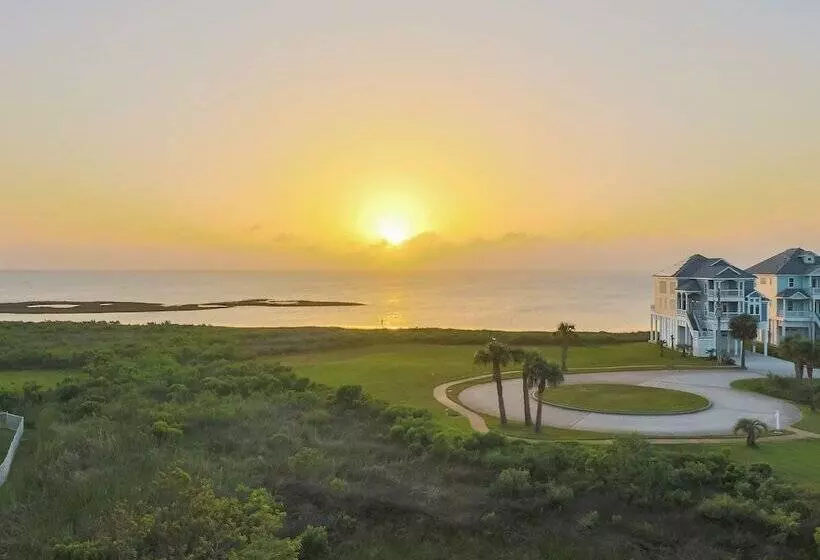 Stunning Sunsets Steps From Pool Lazy River Ocean Bay Views