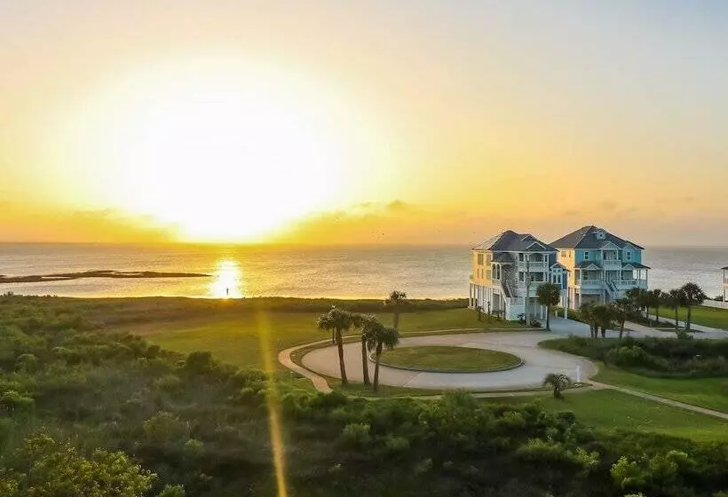 Stunning Sunsets Steps From Pool Lazy River Ocean Bay Views