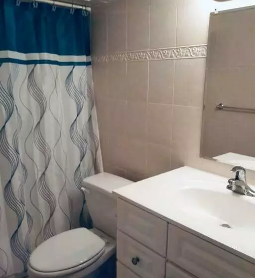 Beautiful Condo Sleeps 4  Only 2 Blocks From Beach