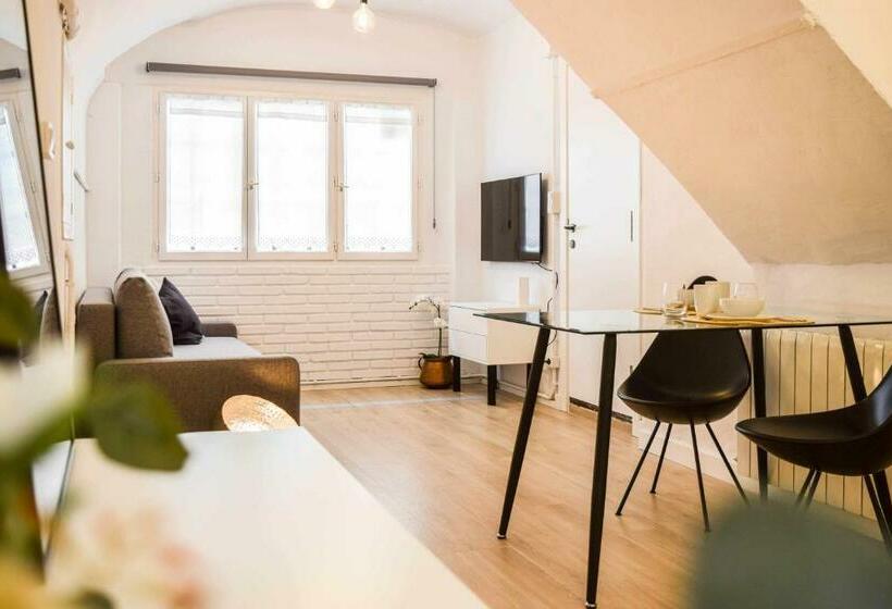 Casa Besalú Lestudi