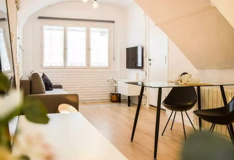 Casa Besalú Lestudi