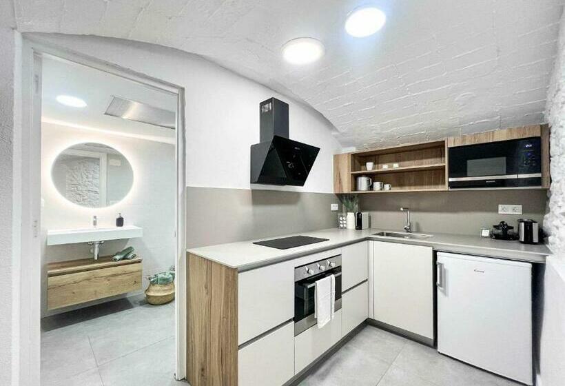 Casa Besalú Lestudi