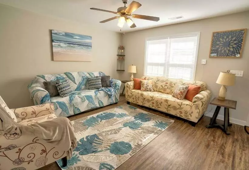 Kannapolis Elegant Townhouse   Pet Friendly