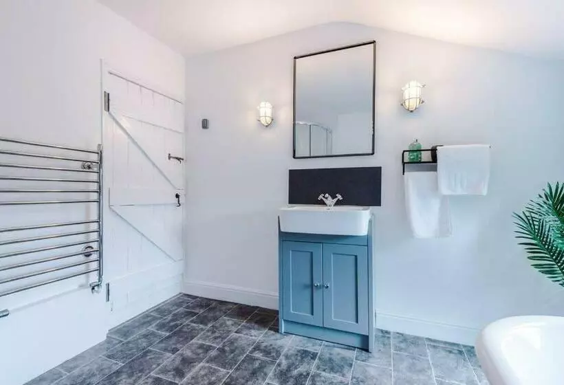 Charming 3 Bed Home In The Garden Quarter, Chester