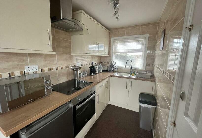 Lazy Dayz, Chalet 179, Hemsby   Two Bed Chalet, Sleeps 4, Pet Free, Close To Beach