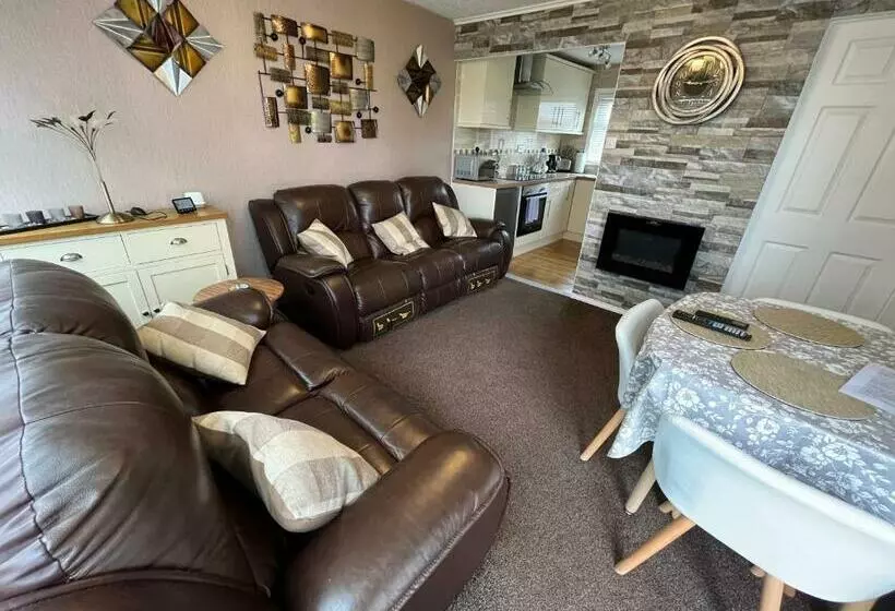 Lazy Dayz, Chalet 179, Hemsby   Two Bed Chalet, Sleeps 4, Pet Free, Close To Beach