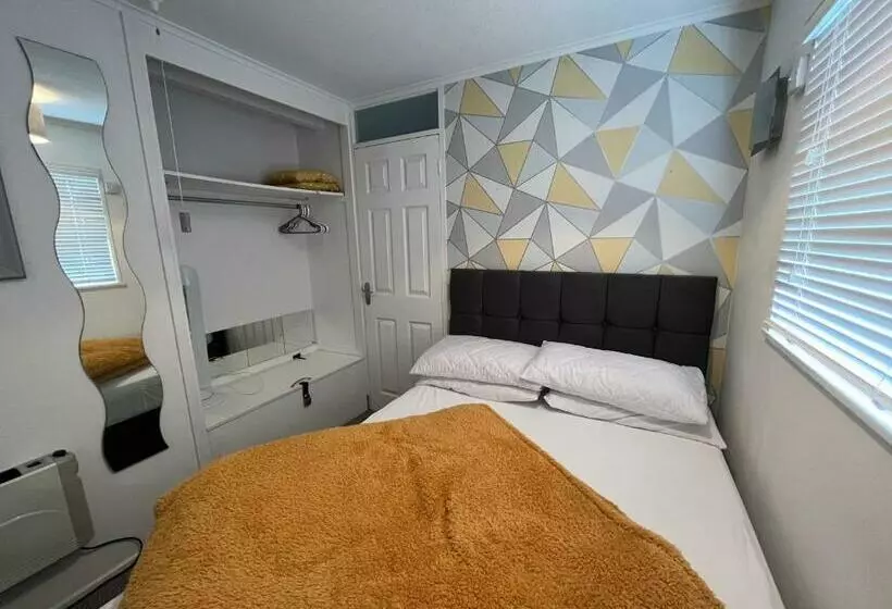 Lazy Dayz, Chalet 179, Hemsby   Two Bed Chalet, Sleeps 4, Pet Free, Close To Beach