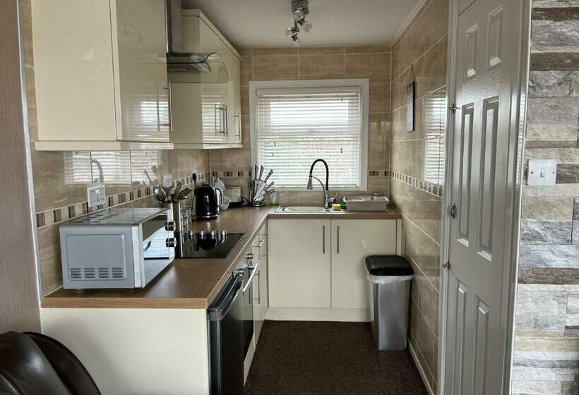 Lazy Dayz, Chalet 179, Hemsby   Two Bed Chalet, Sleeps 4, Pet Free, Close To Beach