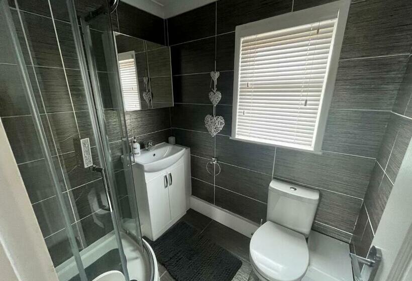 Lazy Dayz, Chalet 179, Hemsby   Two Bed Chalet, Sleeps 4, Pet Free, Close To Beach