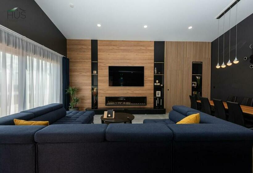 Luxury Villa With Breathtaking View & Hot Tub, Middle Of Golden Circle , Smart Home Lights & Electro