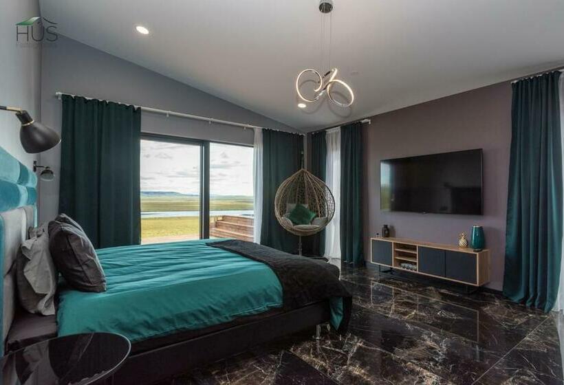 Luxury Villa With Breathtaking View & Hot Tub, Middle Of Golden Circle , Smart Home Lights & Electro