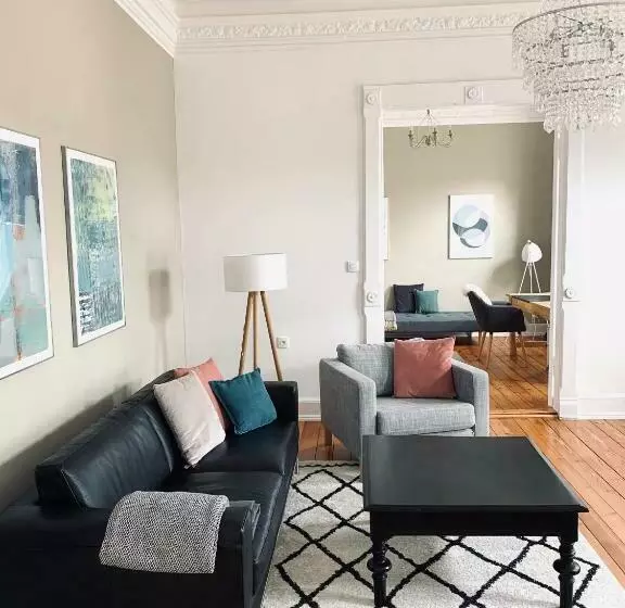 Stylische Altbauwohnung In Hafennähe